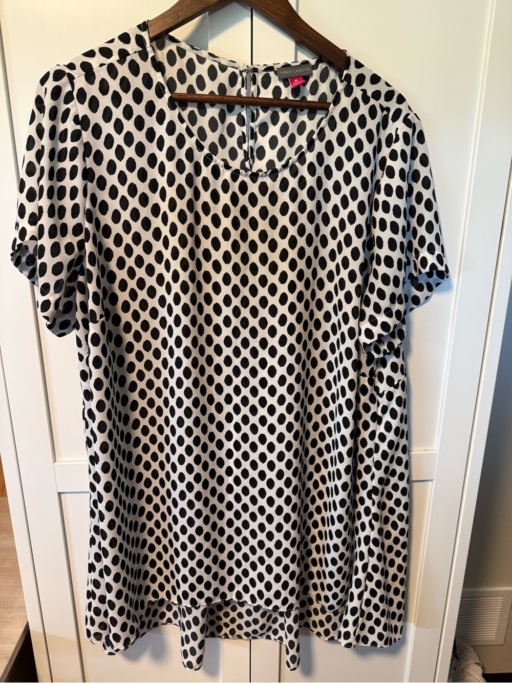 Vince Camuto Black Polka Dot Short Sleeve Blouse